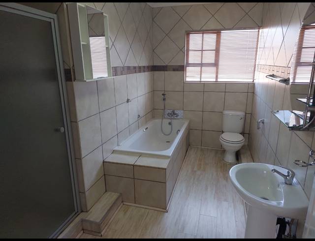 3 BEDROOM APARTMENT FOR SALE IN VAALPARK
